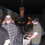 In questo "inferno per giocatori" si può provare il gioco su 20 PC e 10 console.