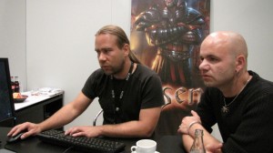 Mike e Björn dei Piranha Bytes durante l'intervista.